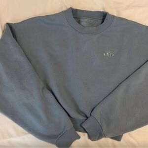 ALO Yoga women’s  Light Blue Crop Accolade sweatshirt size Small